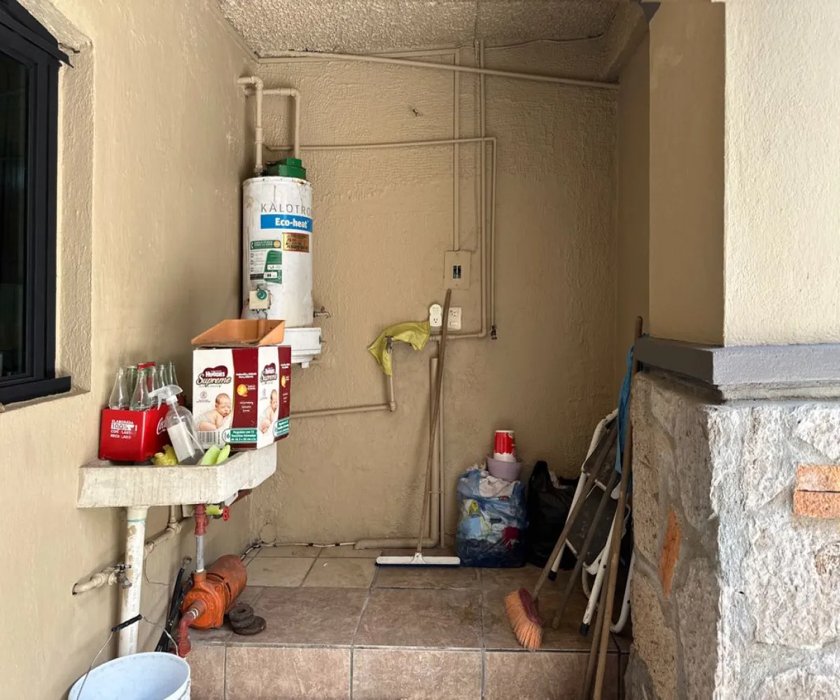 Casa En Venta,Jardines de La Paz,Emiliano Zapata 530, San Pedro Tlaquepaque, Jalisco 45519, 3 Habitaciones,2 Baños,Emiliano Zapata,2,pOQZ6aX