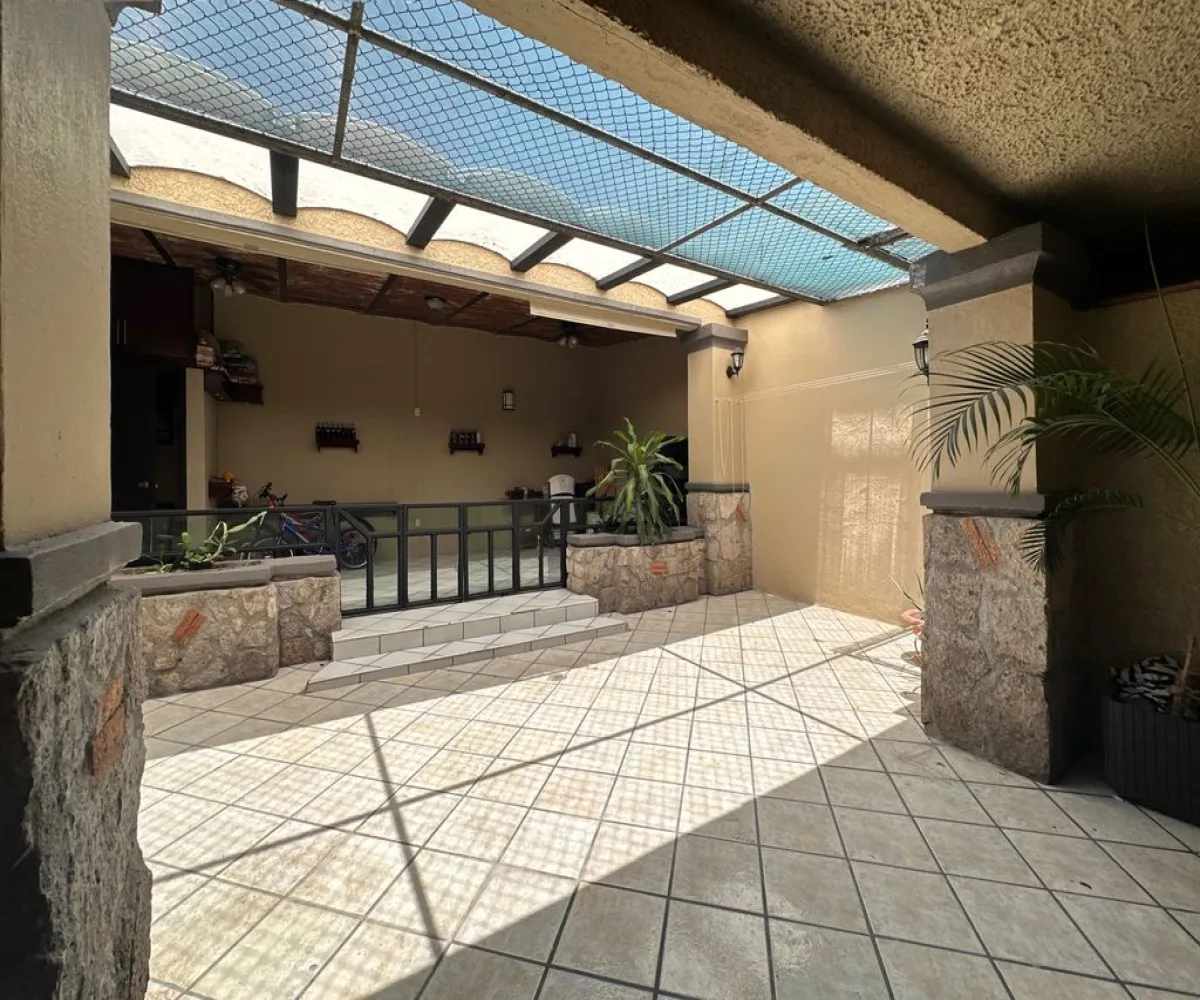 Casa En Venta,Jardines de La Paz,Emiliano Zapata 530, San Pedro Tlaquepaque, Jalisco 45519, 3 Habitaciones,2 Baños,Emiliano Zapata,2,pOQZ6aX