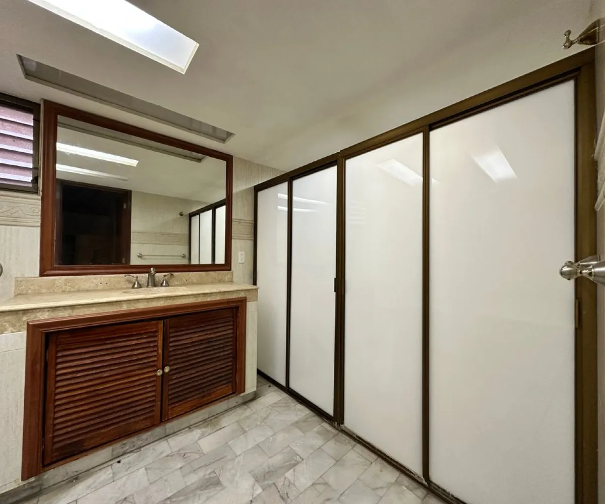 Casa En Venta,Seattle,México Independiente 765, Zapopan, Jalisco 45150, 5 Habitaciones,4 Baños,México Independiente,2,pXBEs54