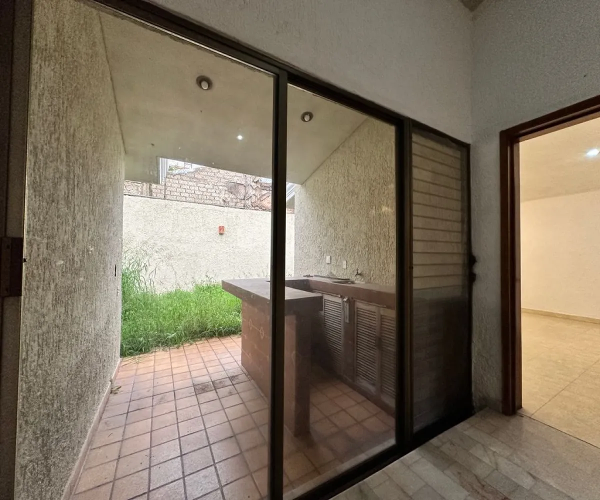 Casa En Venta,Seattle,México Independiente 765, Zapopan, Jalisco 45150, 5 Habitaciones,4 Baños,México Independiente,2,pXBEs54