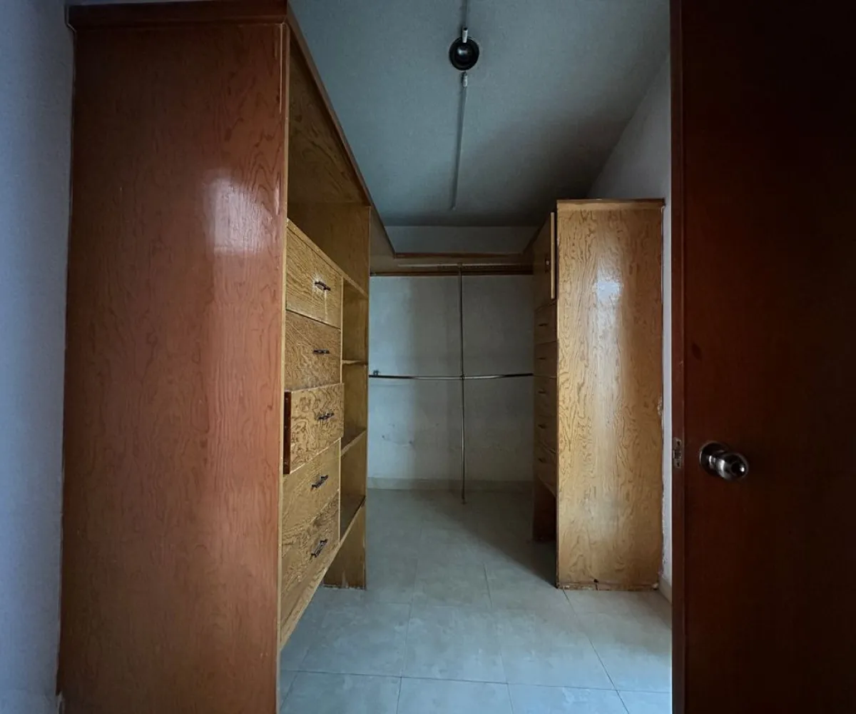 Casa En Venta,Seattle,México Independiente 765, Zapopan, Jalisco 45150, 5 Habitaciones,4 Baños,México Independiente,2,pXBEs54