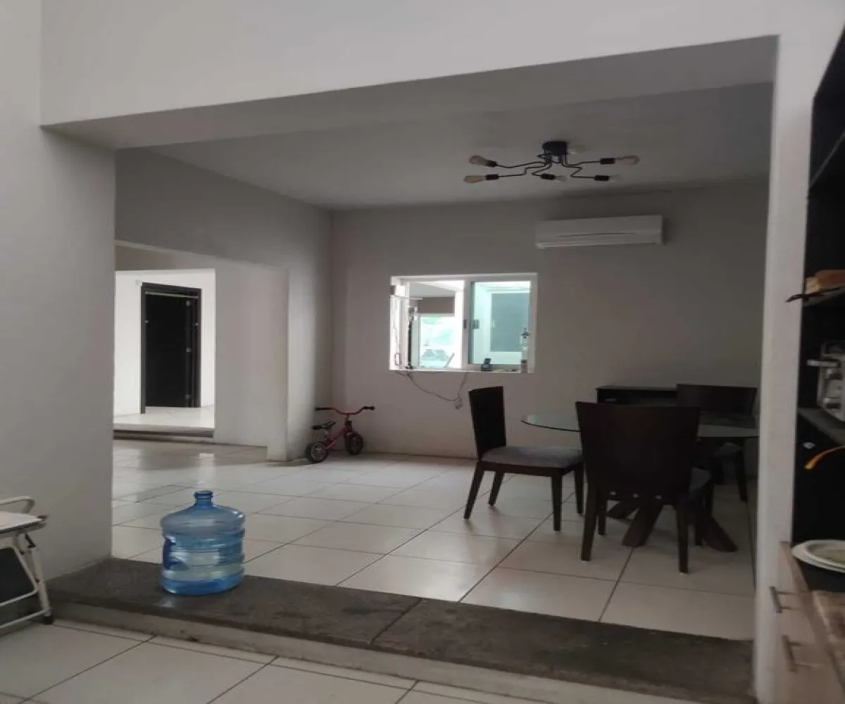 Casa En Venta,Santa Teresita,Avenida Enrique Díaz de León Norte 383, Guadalajara, Jalisco 44200, 3 Habitaciones,3 Baños,Avenida Enrique Díaz de León Norte,1,pNosN4Z