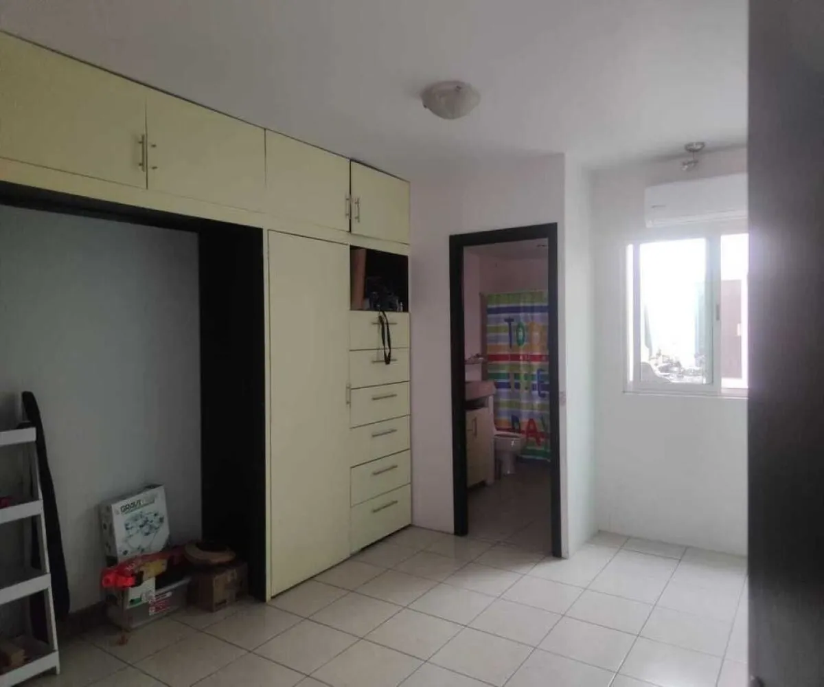 Casa En Venta,Santa Teresita,Avenida Enrique Díaz de León Norte 383, Guadalajara, Jalisco 44200, 3 Habitaciones,3 Baños,Avenida Enrique Díaz de León Norte,1,pNosN4Z