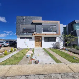 Casa En Venta,El Alcázar (Casa Fuerte),Baluarte 51, Tlajomulco de Zúñiga, Jalisco 45645, 3 Habitaciones,2 Baños,Baluarte,2,pC749qe