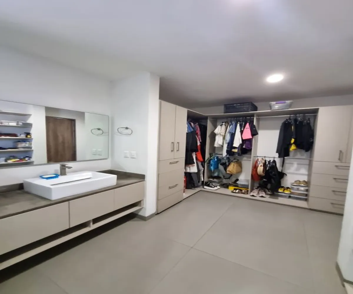 Casa En Venta,Los Robles,av paseo de los robles norte 223 260, Zapopan, Jalisco 45066, 4 Habitaciones,4 Baños,av paseo de los robles norte,4,pH8paUA