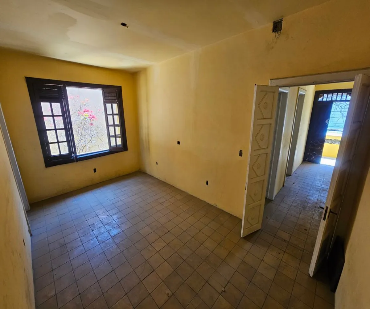 Casa En Venta,Lafayette,Avenida de la Paz 2316, Guadalajara, Jalisco 44160, 6 Habitaciones,1 Baño,Avenida de la Paz,1,ptms3Kg