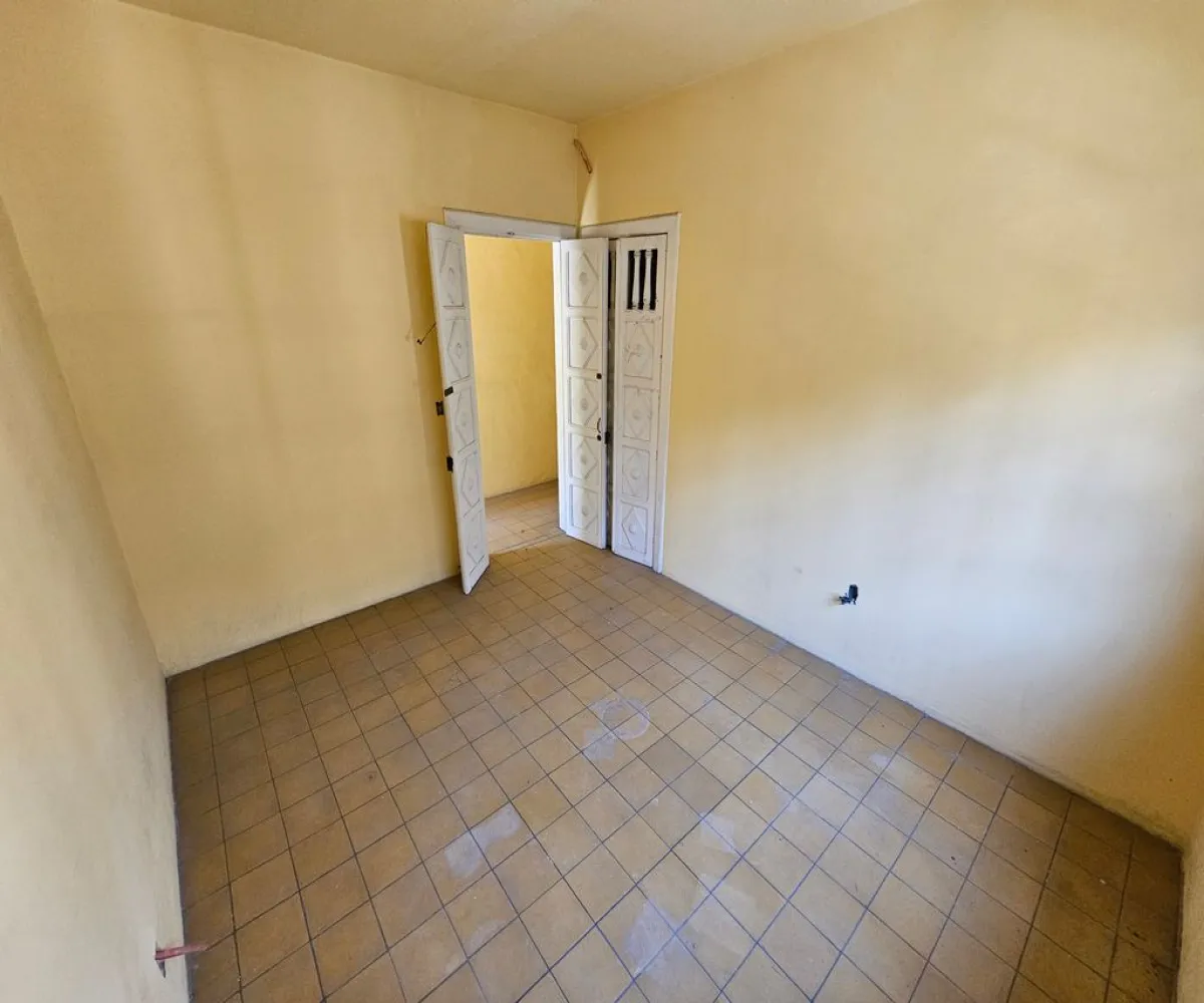 Casa En Venta,Lafayette,Avenida de la Paz 2316, Guadalajara, Jalisco 44160, 6 Habitaciones,1 Baño,Avenida de la Paz,1,ptms3Kg