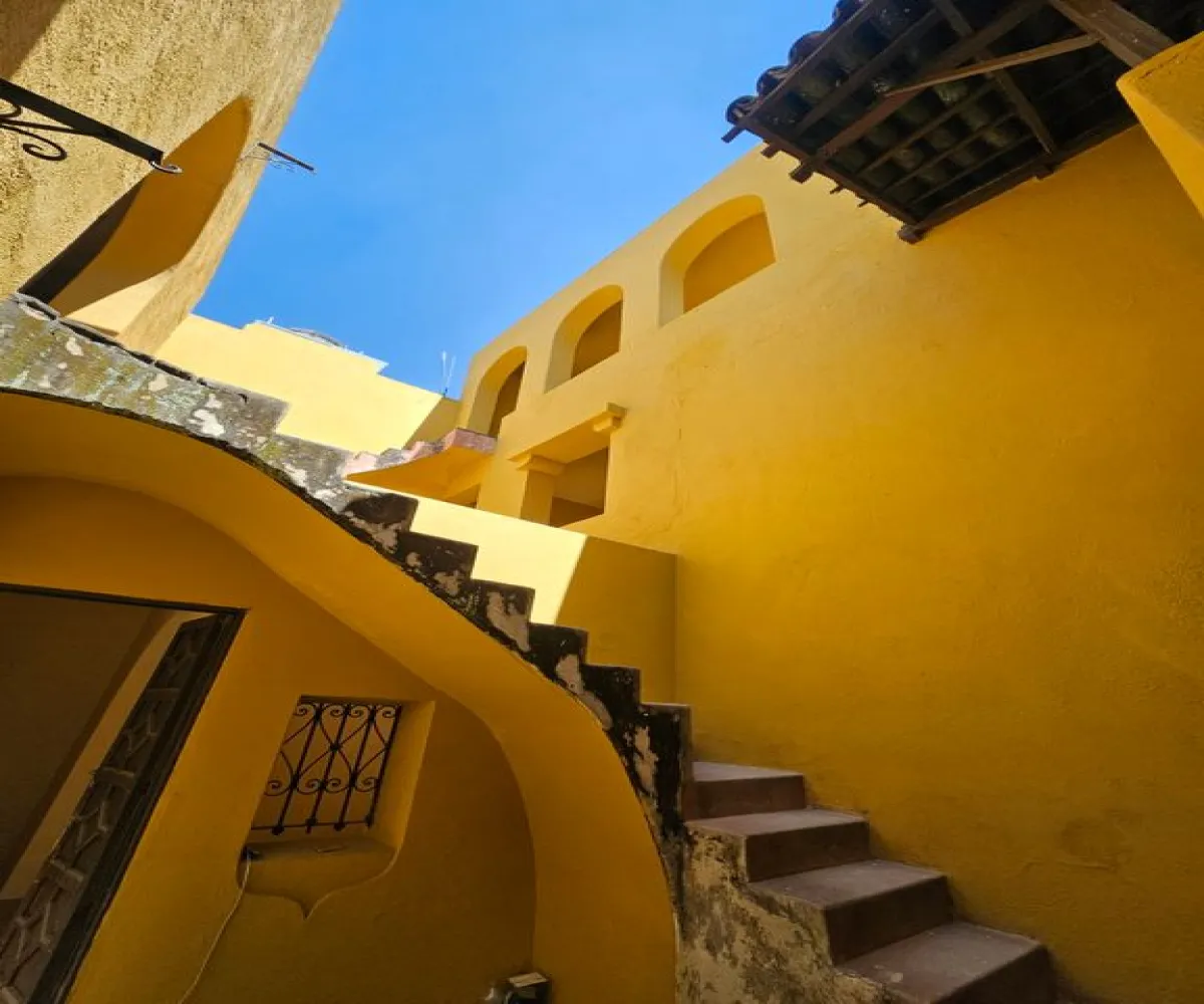 Casa En Venta,Lafayette,Avenida de la Paz 2316, Guadalajara, Jalisco 44160, 6 Habitaciones,1 Baño,Avenida de la Paz,1,ptms3Kg