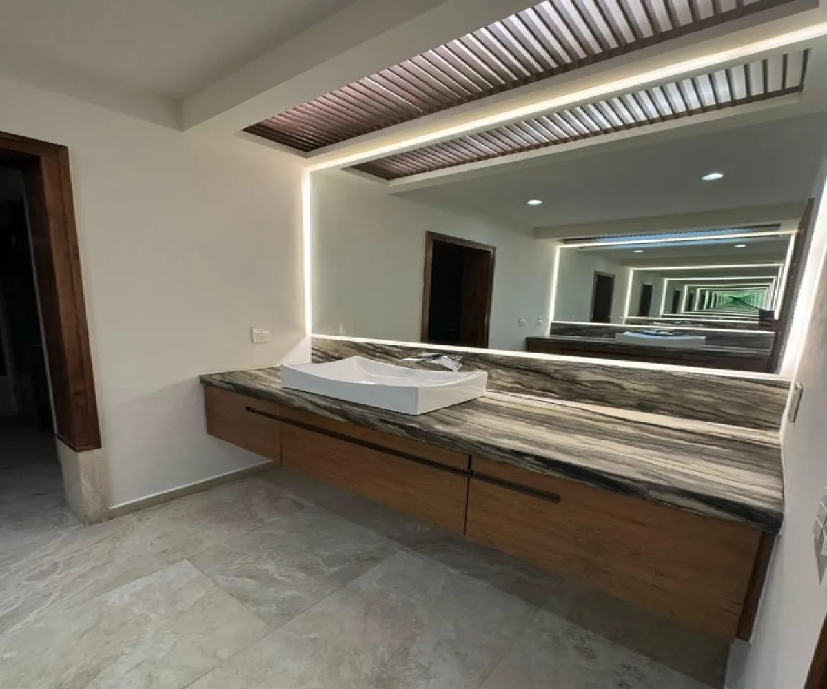 Casa En Venta,Colomos Providencia,Calle Hipódromo 2045, Guadalajara, Jalisco 44660, 4 Habitaciones,5 Baños,Calle Hipódromo,2,pzVzKpO