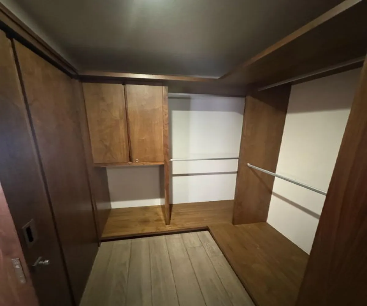 Casa En Venta,Colomos Providencia,Calle Hipódromo 2045, Guadalajara, Jalisco 44660, 4 Habitaciones,5 Baños,Calle Hipódromo,2,pzVzKpO