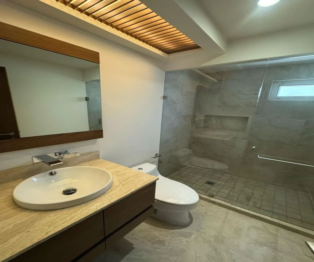 Casa En Venta,Colomos Providencia,Calle Hipódromo 2045, Guadalajara, Jalisco 44660, 4 Habitaciones,5 Baños,Calle Hipódromo,2,pzVzKpO