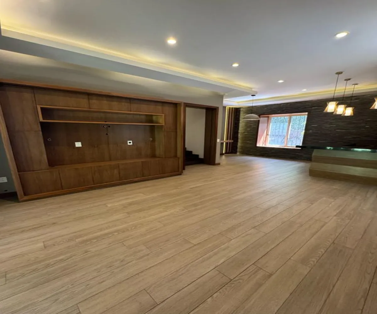 Casa En Venta,Colomos Providencia,Calle Hipódromo 2045, Guadalajara, Jalisco 44660, 4 Habitaciones,5 Baños,Calle Hipódromo,2,pzVzKpO