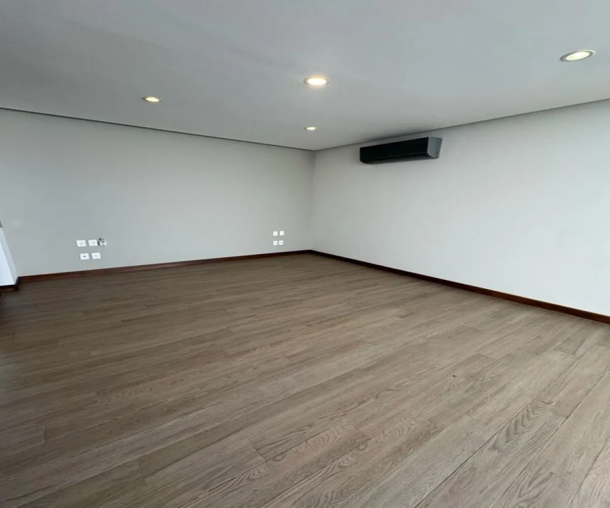 Casa En Venta,Colomos Providencia,Calle Hipódromo 2045, Guadalajara, Jalisco 44660, 4 Habitaciones,5 Baños,Calle Hipódromo,2,pzVzKpO