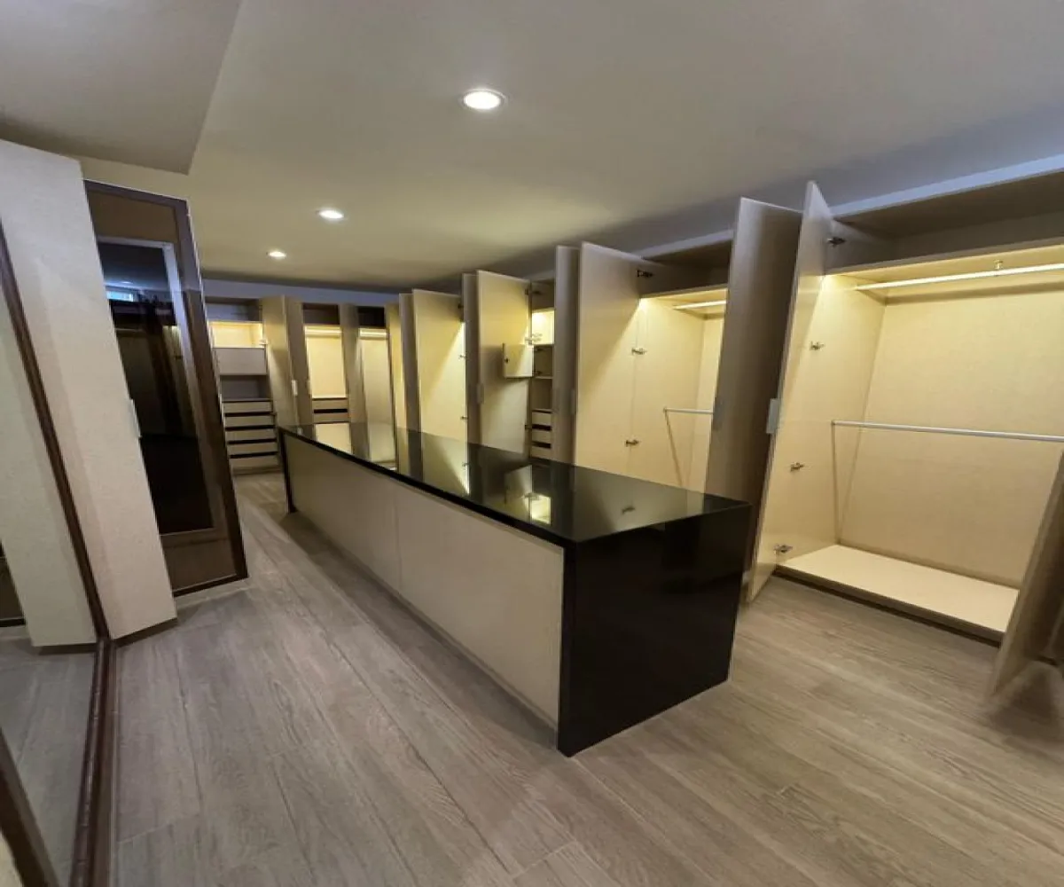 Casa En Venta,Colomos Providencia,Calle Hipódromo 2045, Guadalajara, Jalisco 44660, 4 Habitaciones,5 Baños,Calle Hipódromo,2,pzVzKpO