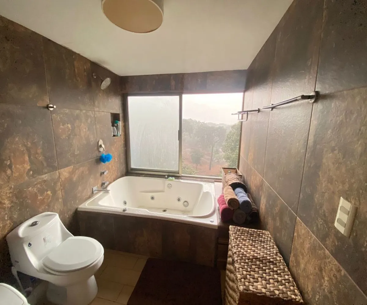 Casa En Venta,Real de Valdepeñas,Avenida Bosque Valdepeñas 450 57, Zapopan, Jalisco 45130, 3 Habitaciones,2 Baños,Avenida Bosque Valdepeñas,1,pjdNQPv