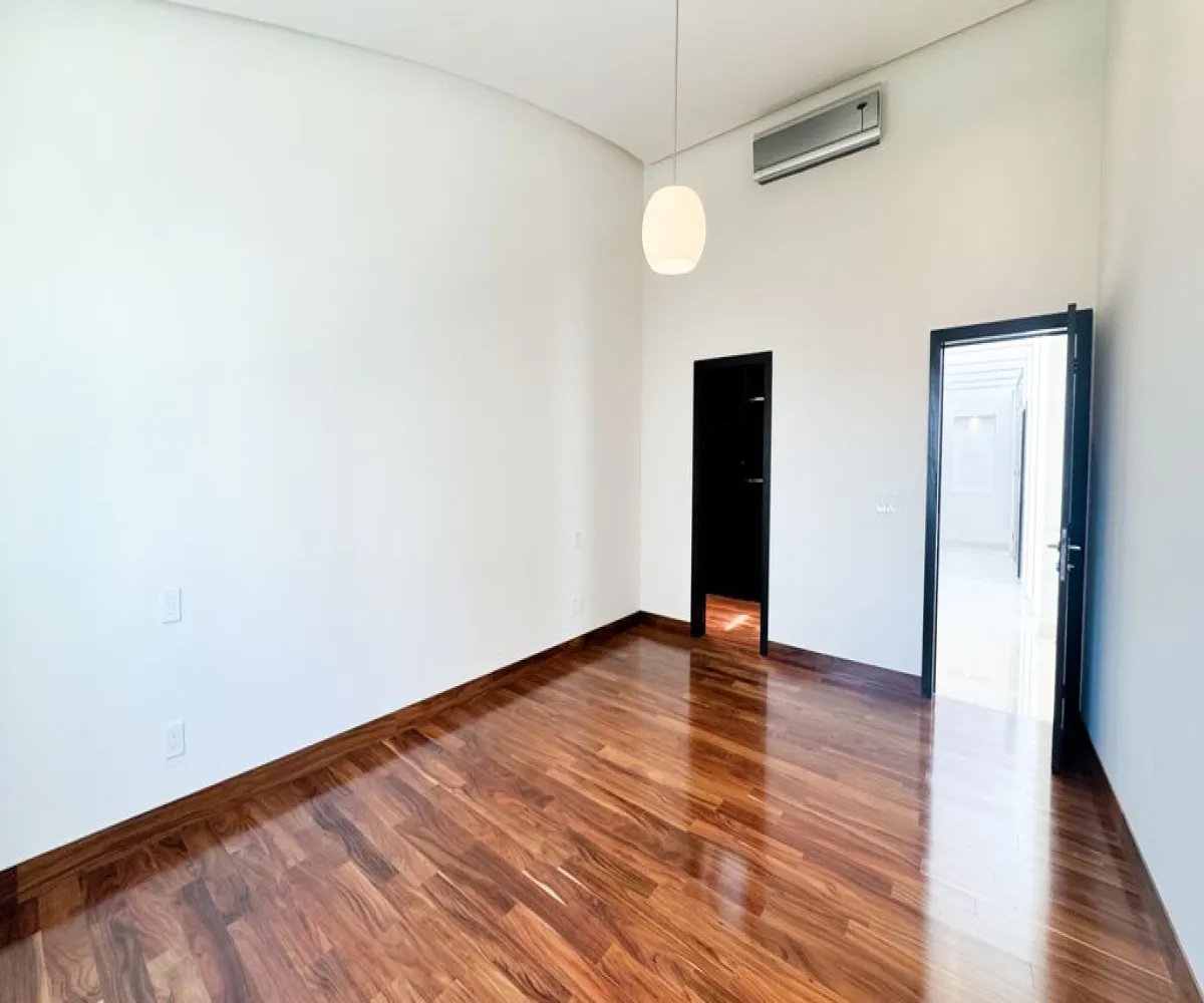 Casa En Venta,Puerta Plata,Avenida Universidad 600, Zapopan, Jalisco 45110, 4 Habitaciones,5 Baños,Avenida Universidad,1,psrT0d3