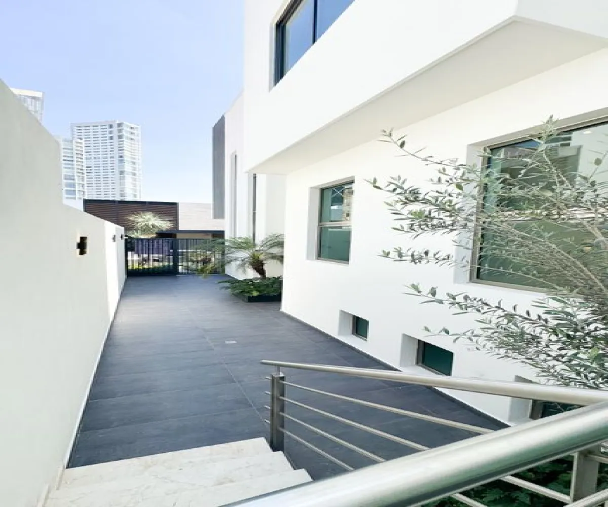 Casa En Venta,Puerta Plata,Avenida Universidad 600, Zapopan, Jalisco 45110, 4 Habitaciones,5 Baños,Avenida Universidad,1,psrT0d3