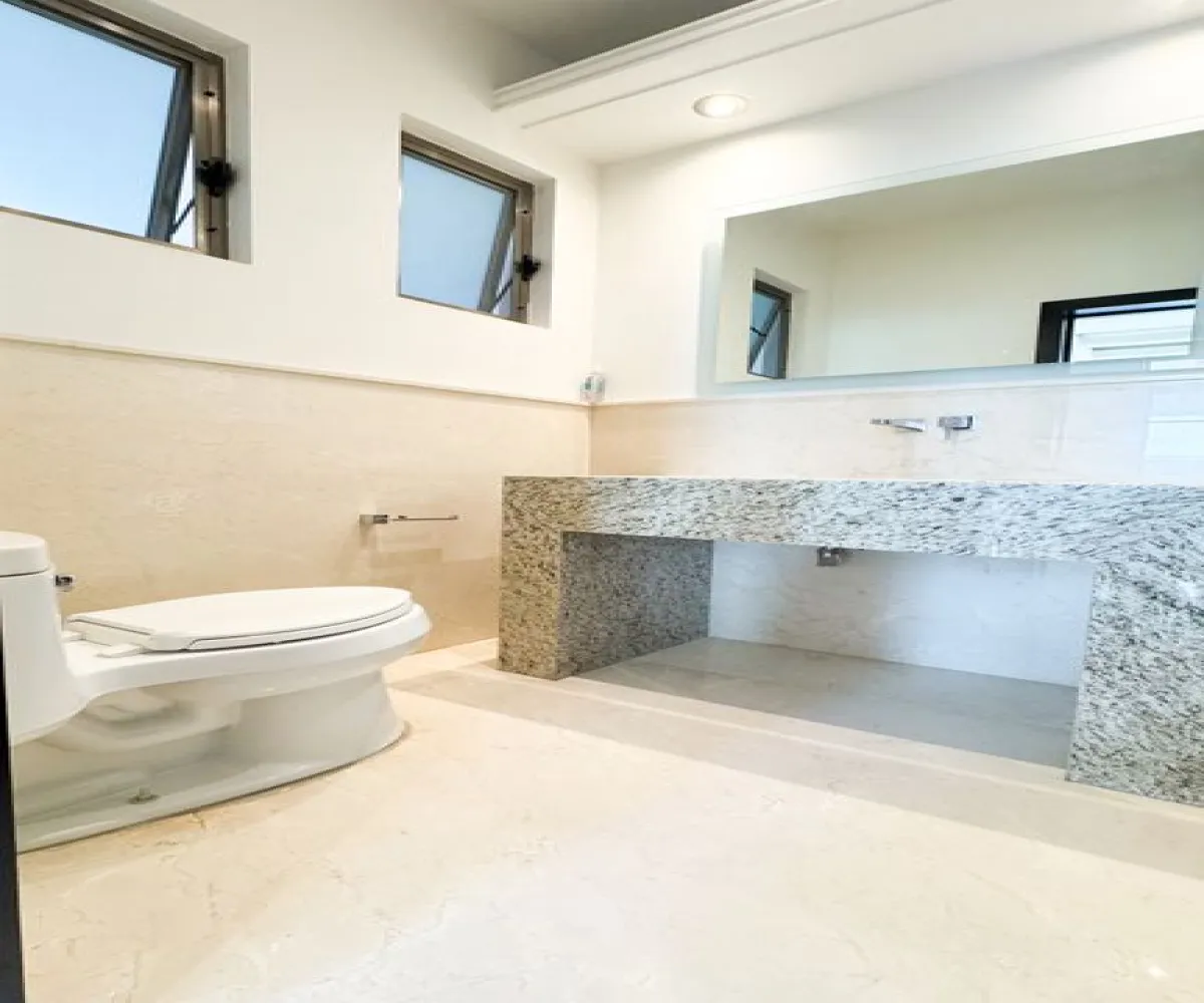 Casa En Venta,Puerta Plata,Avenida Universidad 600, Zapopan, Jalisco 45110, 4 Habitaciones,5 Baños,Avenida Universidad,1,psrT0d3