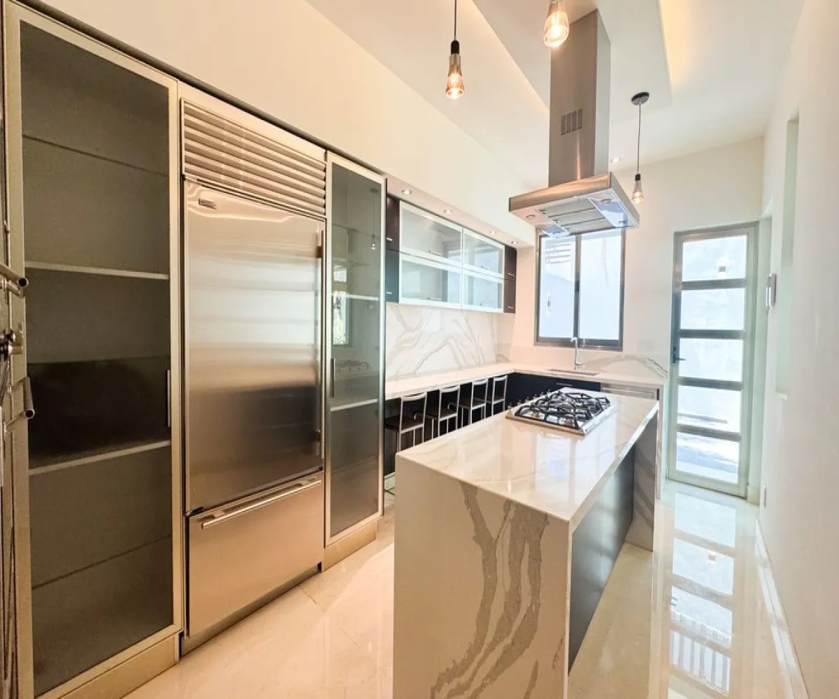 Casa En Venta,Puerta Plata,Avenida Universidad 600, Zapopan, Jalisco 45110, 4 Habitaciones,5 Baños,Avenida Universidad,1,psrT0d3