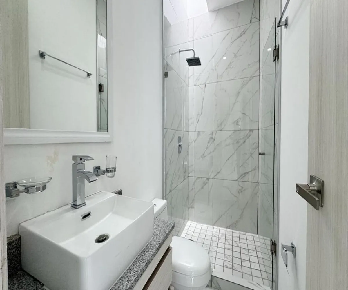 Casa En Venta,Avenida Madeiras 294, Zapopan, Jalisco 45134, 3 Habitaciones,4 Baños,Avenida Madeiras,3,pvwGuLM