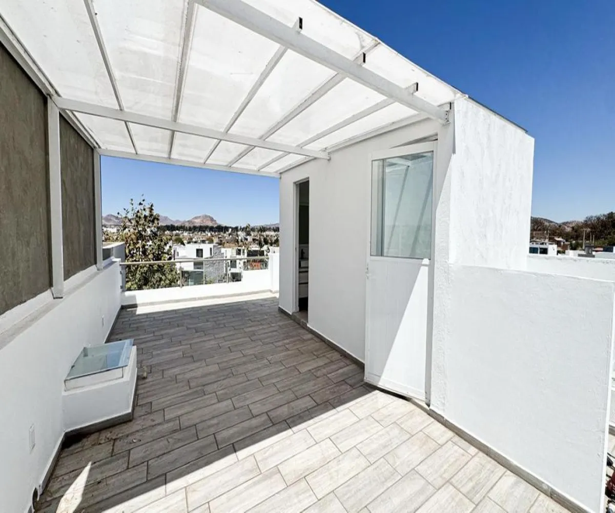 Casa En Venta,Avenida Madeiras 294, Zapopan, Jalisco 45134, 3 Habitaciones,4 Baños,Avenida Madeiras,3,pvwGuLM