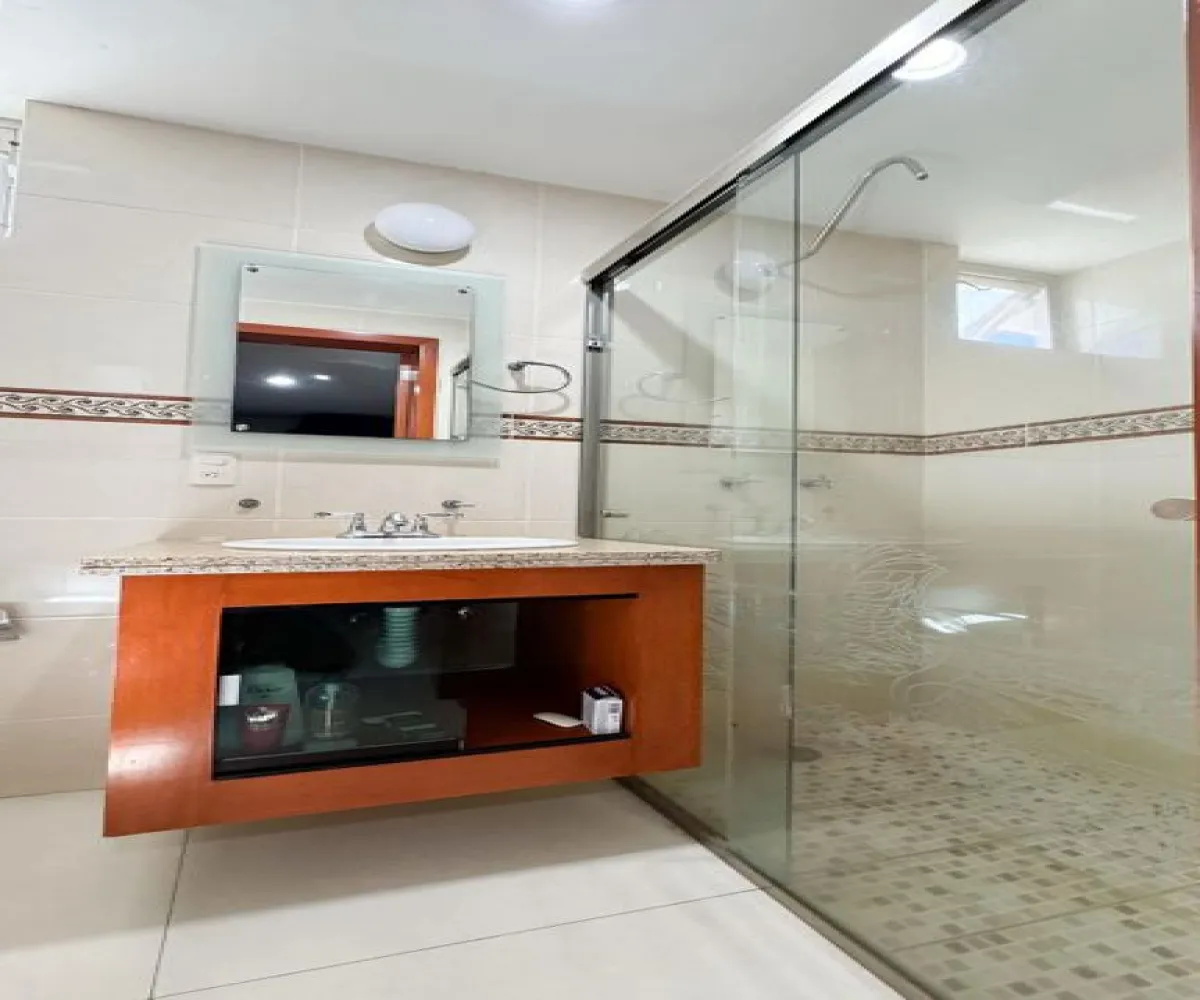 Casa En Venta,Fraccionamiento La Rioja,Avenida Adolfo López Mateos Sur 5555, Tlajomulco de Zúñiga, Jalisco 45645, 3 Habitaciones,5 Baños,Avenida Adolfo López Mateos Sur,1,pi7aPt3