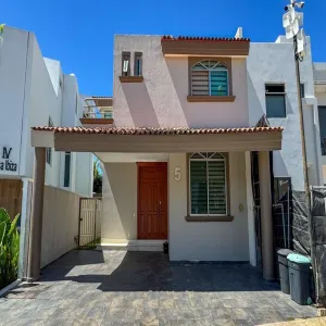 Casa En Venta,Fraccionamiento La Rioja,Avenida Adolfo López Mateos Sur 5555, Tlajomulco de Zúñiga, Jalisco 45645, 3 Habitaciones,5 Baños,Avenida Adolfo López Mateos Sur,1,pi7aPt3