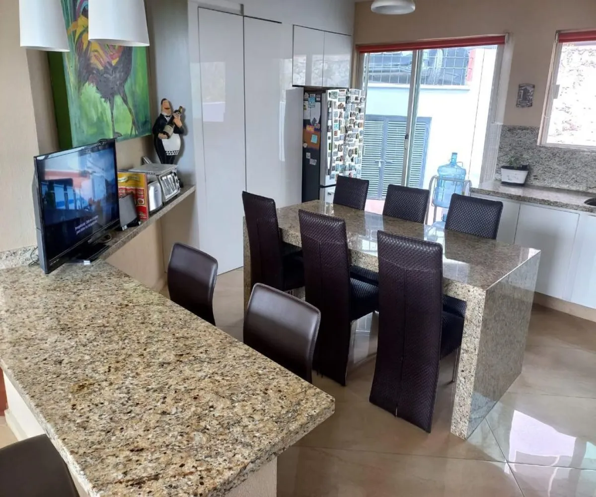 Casa En Venta,Ciudad Bugambilias,Remanso del Zorro Oriente S/N, Zapopan, Jalisco 45237, 4 Habitaciones,2 Baños,Remanso del Zorro Oriente,1,pH464EP