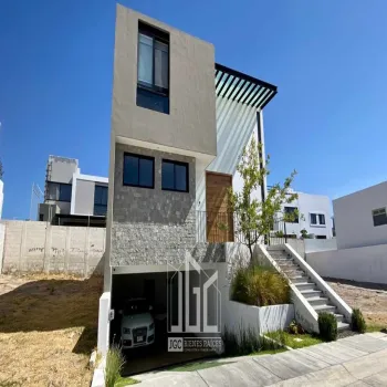 Casa En Venta,Avenida Paseo de los Emperadores 1560, Zapopan, Jalisco 45134, 4 Habitaciones,5 Baños,Avenida Paseo de los Emperadores,3,psnI6fb