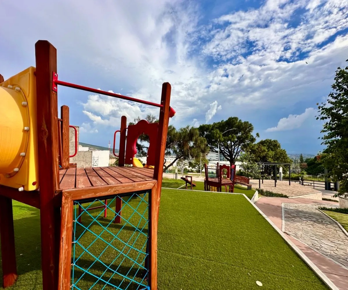 Terreno En Venta,Sin Nombre,Calle Prolongacion Avenida Las Fuentes 1296, San Pedro Tlaquepaque, Jalisco 45608,Calle Prolongacion Avenida Las Fuentes,p5AVdCr