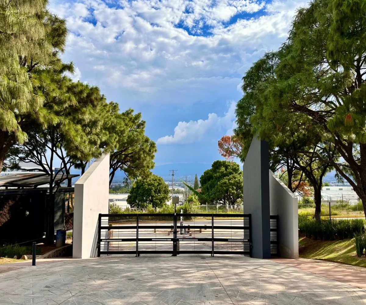 Terreno En Venta,Sin Nombre,Calle Prolongacion Avenida Las Fuentes 1296, San Pedro Tlaquepaque, Jalisco 45608,Calle Prolongacion Avenida Las Fuentes,p5AVdCr