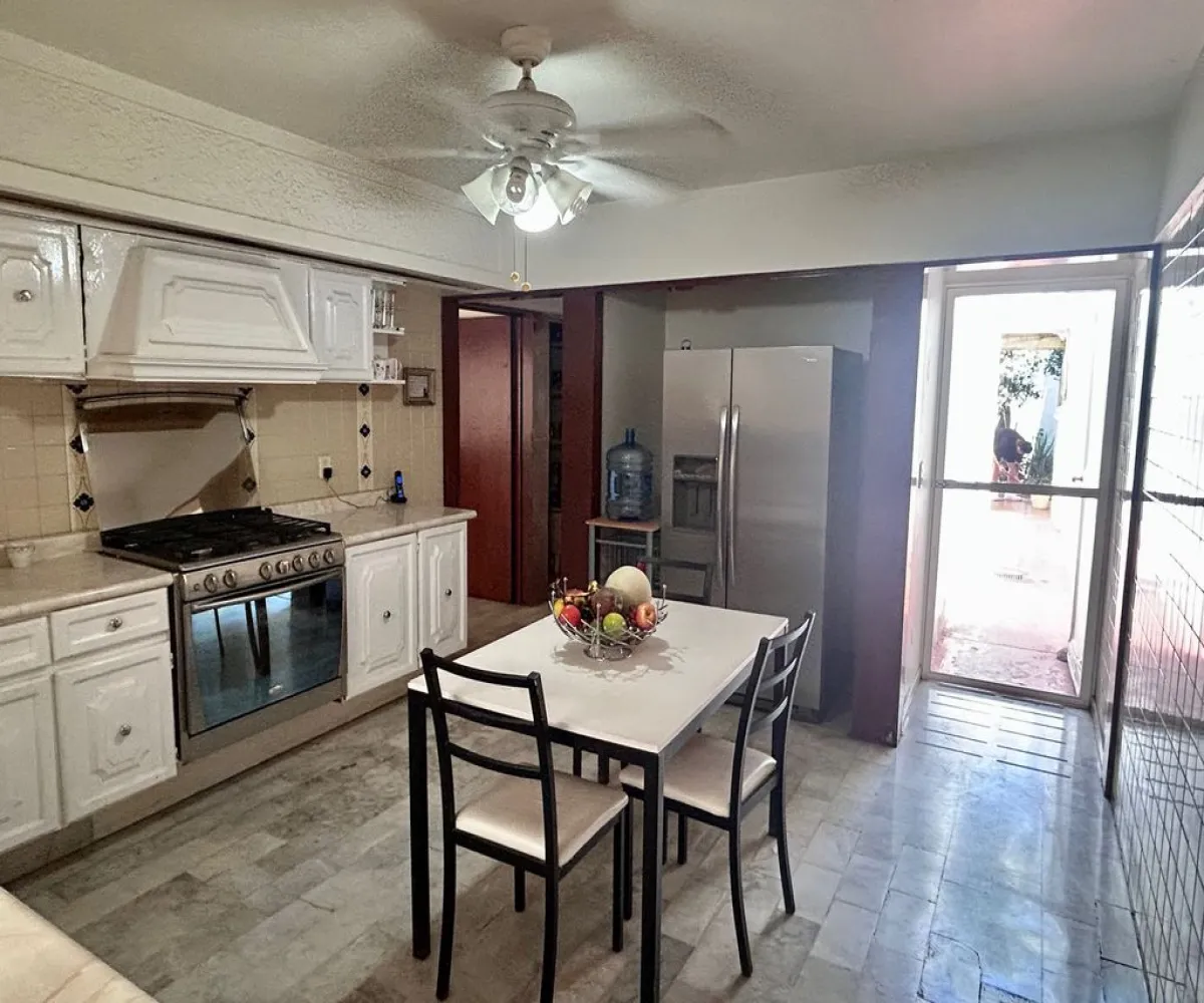 Casa En Venta,Prados Providencia,Calle José María Heredia 2790, Guadalajara, Jalisco 44670, 6 Habitaciones,4 Baños,Calle José María Heredia,2,p2YO8uR