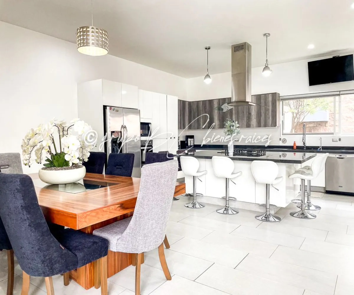 Casa En Venta,ArboladaBosques de Santa Anita,San Alvaro 9, Tlajomulco de Zúñiga, Jalisco 45645, 4 Habitaciones,3 Baños,San Alvaro,1,pcEAcnY