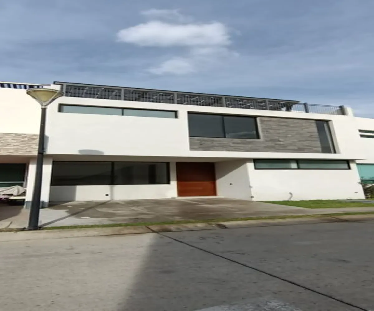 Casa En Venta,Santillana,Avenida Paseo de La Luna Coto 2 C21, Zapopan, Jalisco 45134, 5 Habitaciones,5 Baños,Avenida Paseo de La Luna,3,p3OYxv1