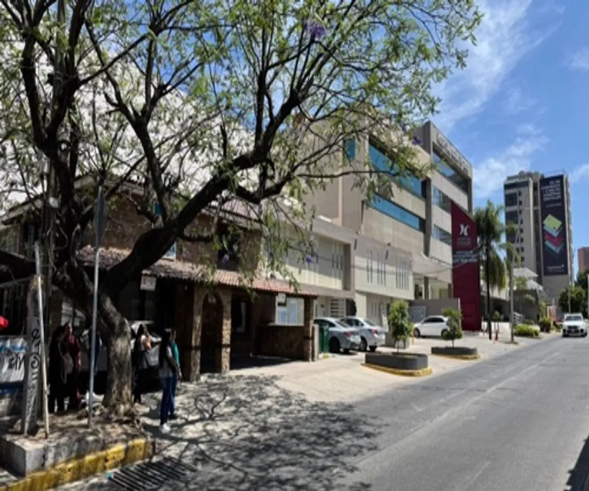 Oficina En Renta,Chapultepec Country,Avenida Circunvalación Jorge Álvarez del Castillo 1550, Guadalajara, Jalisco 44610, 5 Habitaciones,Avenida Circunvalación Jorge Álvarez del Castillo,2,poZtCS3