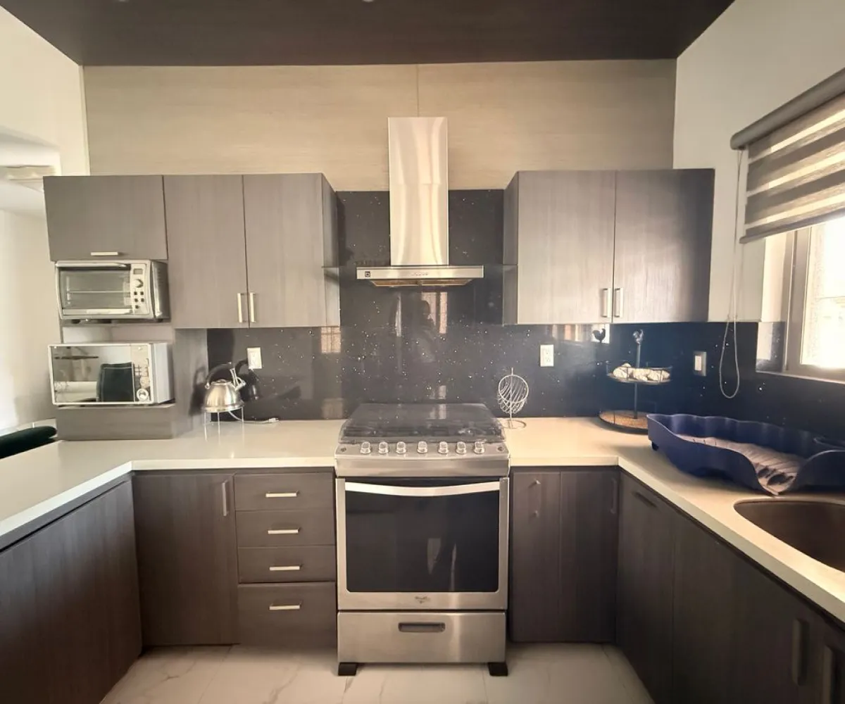 Casa En Venta,Villa California,Paseo de la reina 1, Tlajomulco de Zúñiga, Jalisco 45645, 5 Habitaciones,4 Baños,Paseo de la reina,2,pN8ZWi2