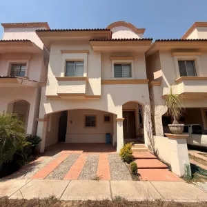 Casa En Venta,Villa California,Paseo de la reina 1, Tlajomulco de Zúñiga, Jalisco 45645, 5 Habitaciones,4 Baños,Paseo de la reina,2,pN8ZWi2