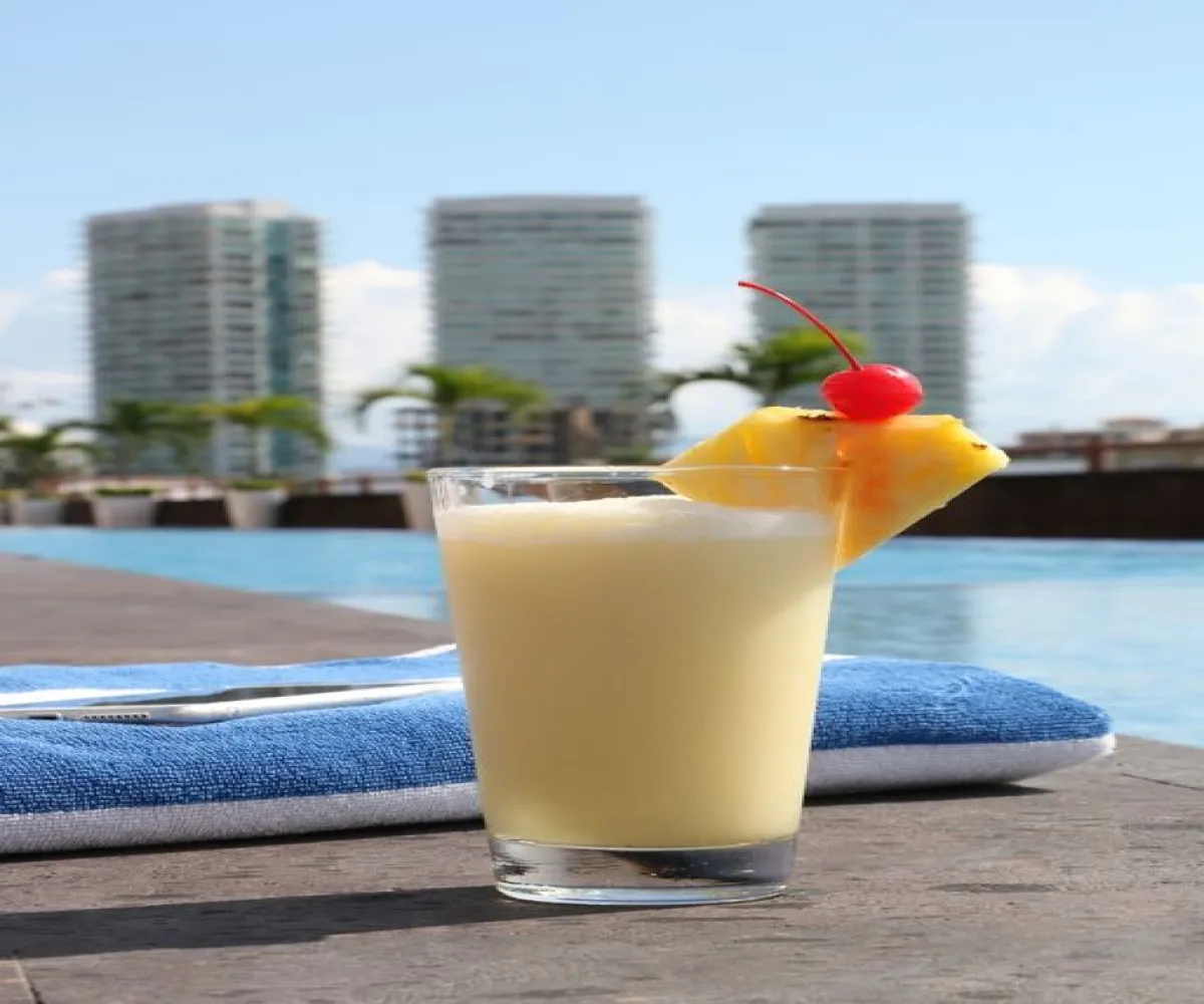 Departamento En Venta,Zona Hotelera Norte,Av. Francisco Medina Ascencio 2870, Puerto Vallarta, Jalisco 48333, 2 Habitaciones,2 Baños,Av. Francisco Medina Ascencio ,4,pQpblQL