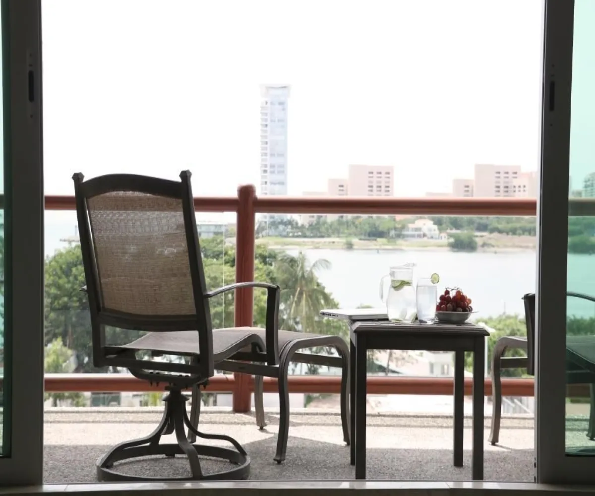 Departamento En Venta,Zona Hotelera Norte,Av. Francisco Medina Ascencio 2870, Puerto Vallarta, Jalisco 48333, 2 Habitaciones,2 Baños,Av. Francisco Medina Ascencio ,4,pQpblQL