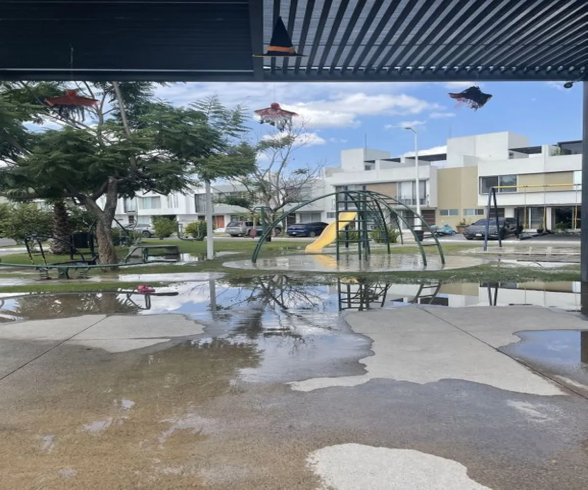 Casa En Venta,santa cruz del valle,Avenida Hacienda Santa Cruz 275, Tlajomulco de Zúñiga, Jalisco 45655, 2 Habitaciones,1 Baño,Avenida Hacienda Santa Cruz,3,plFQran