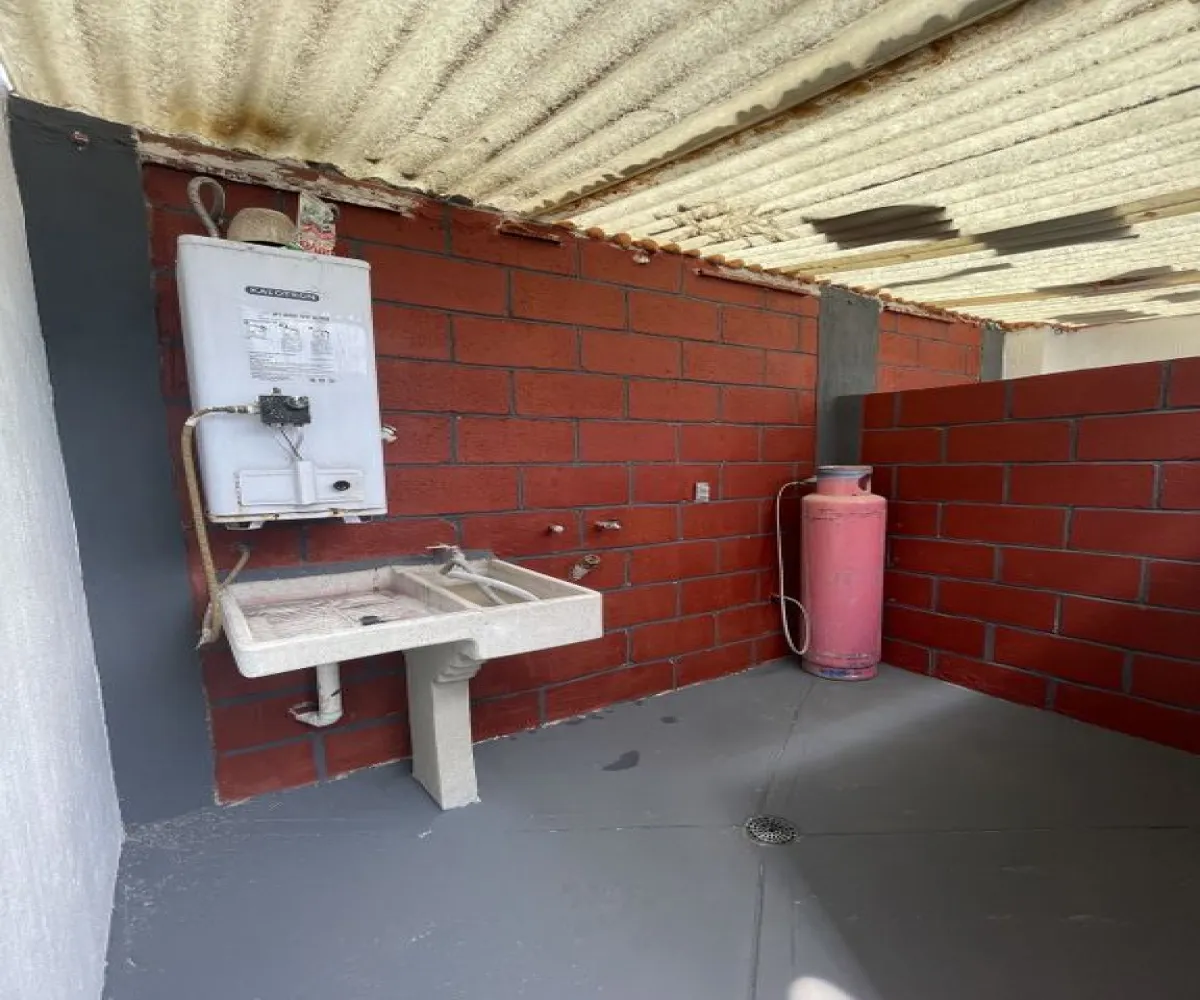 Casa En Venta,santa cruz del valle,Avenida Hacienda Santa Cruz 275, Tlajomulco de Zúñiga, Jalisco 45655, 2 Habitaciones,1 Baño,Avenida Hacienda Santa Cruz,3,plFQran