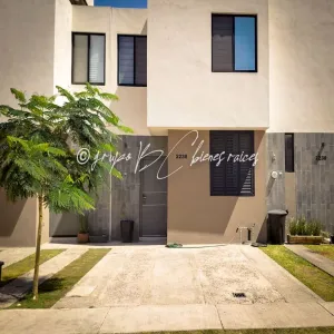 Casa En Venta,fraccionamiento puerta de piedra ,Paseo del Solar 2238, Tlajomulco de Zúñiga, Jalisco 45655, 3 Habitaciones,3 Baños,Paseo del Solar,2,pCgX4tw