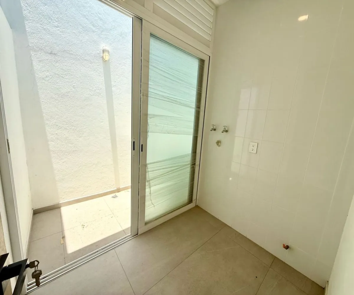 Casa En Venta,Avenida Vuelo de las Grullas 200 215, Tlajomulco de Zúñiga, Jalisco 45645, 4 Habitaciones,4 Baños,Avenida Vuelo de las Grullas,2,pa0YDAX