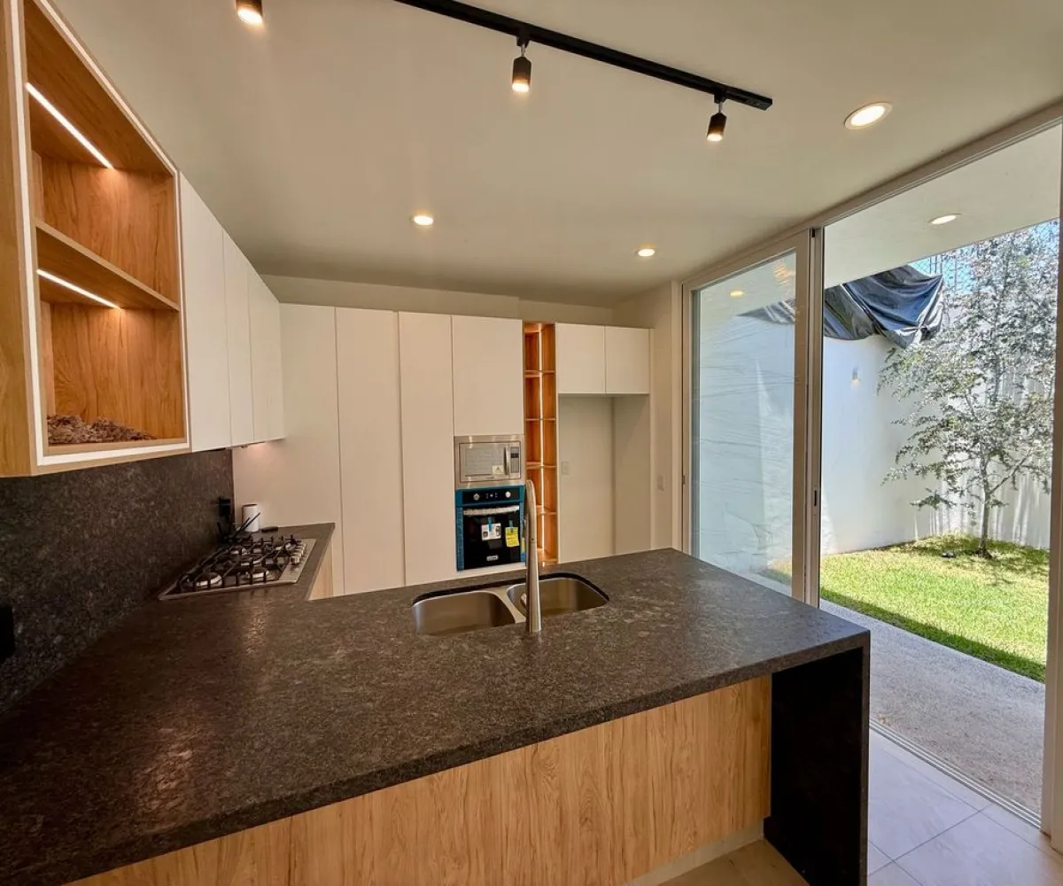 Casa En Venta,Avenida Vuelo de las Grullas 200 215, Tlajomulco de Zúñiga, Jalisco 45645, 4 Habitaciones,4 Baños,Avenida Vuelo de las Grullas,2,pa0YDAX