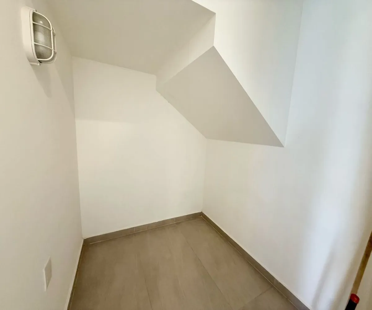 Casa En Venta,Avenida Vuelo de las Grullas 200 215, Tlajomulco de Zúñiga, Jalisco 45645, 4 Habitaciones,4 Baños,Avenida Vuelo de las Grullas,2,pa0YDAX