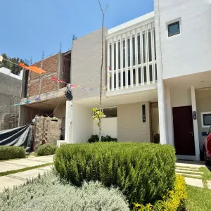 Casa En Venta,Avenida Vuelo de las Grullas 200 215, Tlajomulco de Zúñiga, Jalisco 45645, 4 Habitaciones,4 Baños,Avenida Vuelo de las Grullas,2,pa0YDAX
