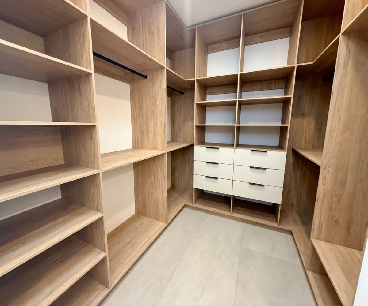 Casa En Venta,Avenida Vuelo de las Grullas 200 215, Tlajomulco de Zúñiga, Jalisco 45645, 4 Habitaciones,4 Baños,Avenida Vuelo de las Grullas,2,pa0YDAX