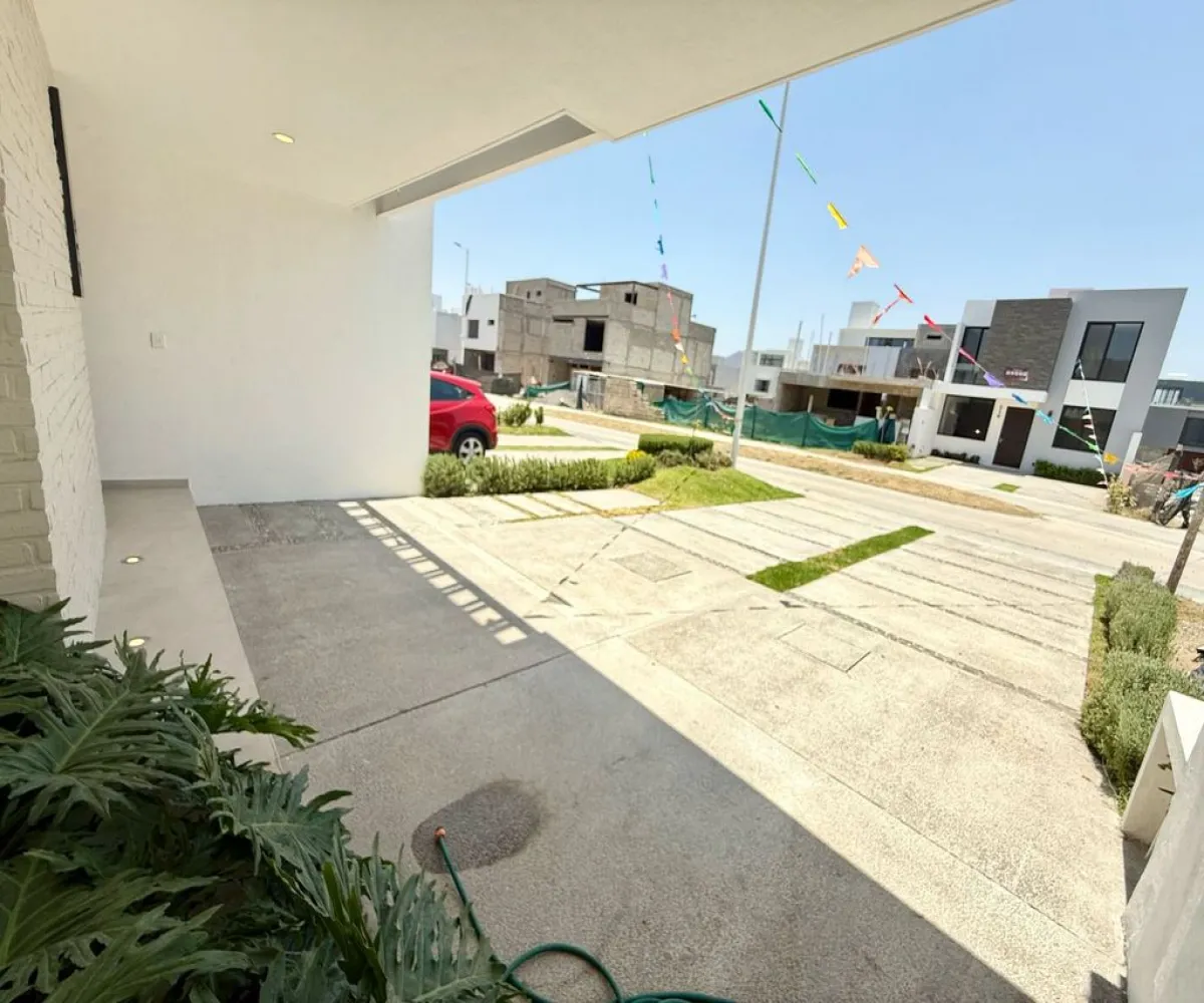 Casa En Venta,Avenida Vuelo de las Grullas 200 215, Tlajomulco de Zúñiga, Jalisco 45645, 4 Habitaciones,4 Baños,Avenida Vuelo de las Grullas,2,pa0YDAX