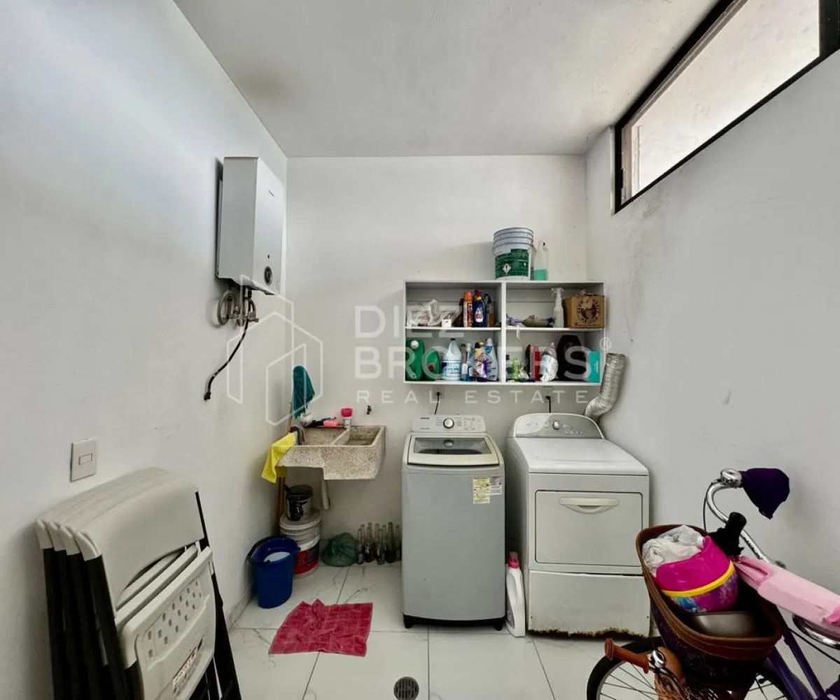 Casa En Venta,Paseo de los Emperadores ,Valle Imperial 40 1, Zapopan, Jalisco 45134, 3 Habitaciones,3 Baños,Valle Imperial ,1,p5pVrjH