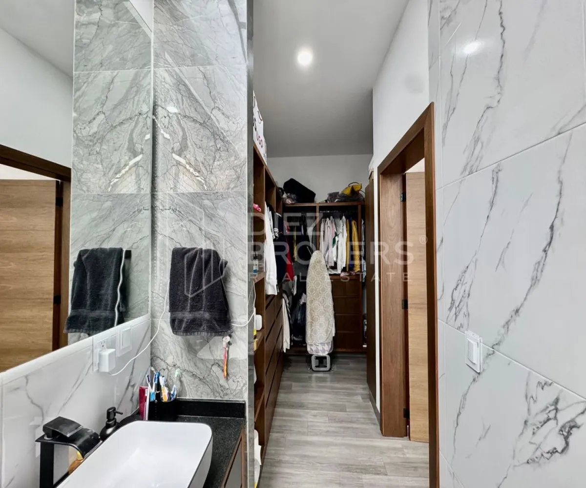 Casa En Venta,Paseo de los Emperadores ,Valle Imperial 40 1, Zapopan, Jalisco 45134, 3 Habitaciones,3 Baños,Valle Imperial ,1,p5pVrjH